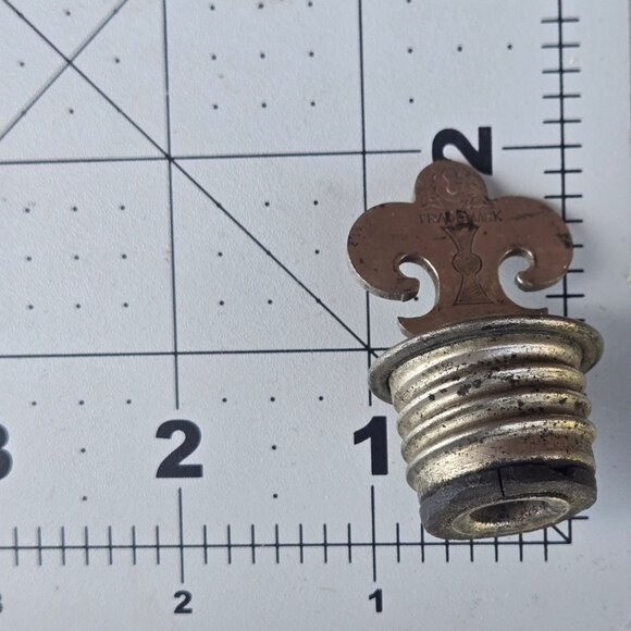 Vintage Fleur De Lis Metal Bottle Stopper Canteen Water Bag Cap Antique Schrader - Picture 3 of 16